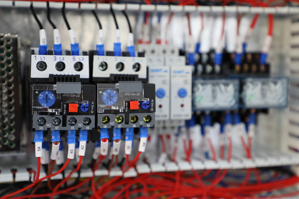 常規(guī)塑殼斷路器具備哪些基本配置和功能？